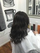 ダークアッシュカラー人気の外国人風巻き髪スタイル|Beauty Studio CRAFT 目白のヘアスタイル
