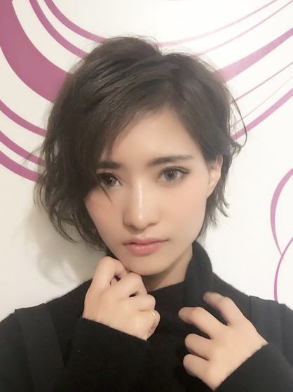 モデルmakiさんダークグレージュショートヘア 新宿の美容室 Hair