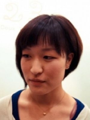 耳上を刈上げ 女性でもできる個性的アシンメトリー前下がり 前橋の美容室 Atelier 2 23 Santeのヘアスタイル Rasysa らしさ