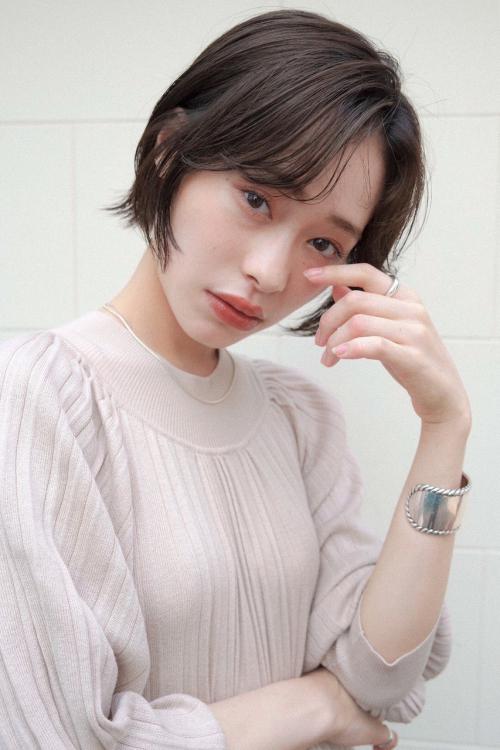 ボブウルフ うざバング センター分け ｜ 栄・錦・泉・東桜・新栄の美容室 THOiRY 栄のヘアスタイル ｜ Rasysa（らしさ）